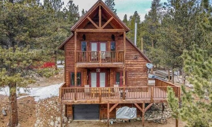 Twin Lakes Cabin | Cozy 3BR Cabin Escape with Lake View and Spa Amenities