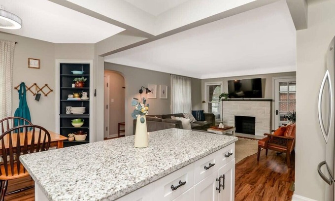 Independence House | Idyllic 3BR Retreat for Nature Lovers with Family Amenities