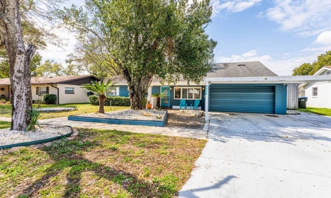 Conway House | Pet-Friendly Mid Century Oak Tree Near Downtown Orlando