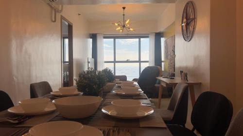 Ermita Apartment | 3BR Grand Riviera Suites by MrSayla