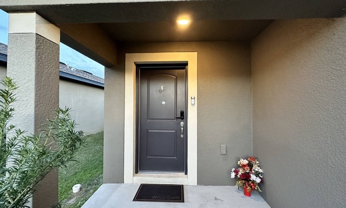 Brooksville House | Modern 3BR Home with Patio & Breakfast - Perfect Getaway!