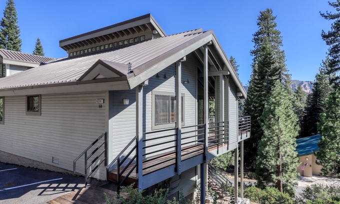 Lakeshore Condo | Comfortable Retreat by Huntington Lake with Scenic Deck