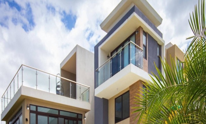 Whitehouse Villa | Relaxing Villa 99: Oceanfront 3 B/R Retreat with Staff