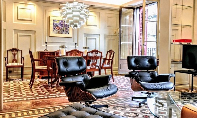 Dreta de l'Eixample Apartment | Top-Rated 3BR Modernist Apartment with Spa Near Pg de Gràcia