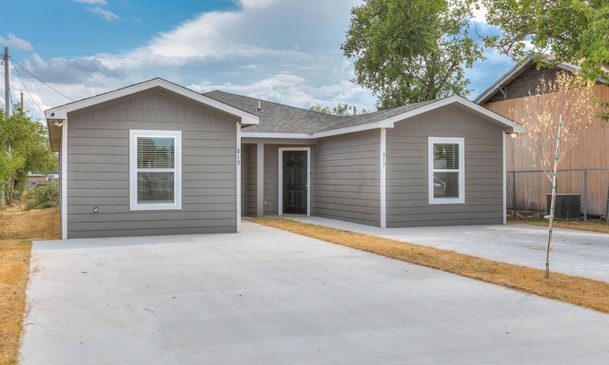 San Angelo House | Cozy 3BR Getaway Near Goodfellow AFB with Breakfast