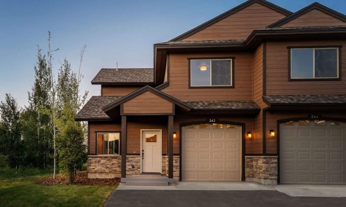 Victor House | Exceptional 3BR Mountain Townhome with Breakfast in Victor