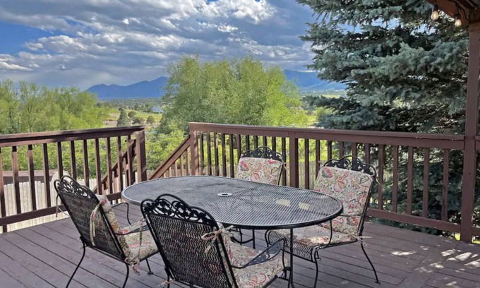 Monument House | Family-Friendly 3BR with Mountain Views & Game Room