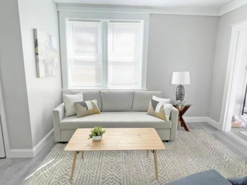 Mount Auburn House | Modern 3BR Retreat Near UC, Zoo & Downtown Attractions