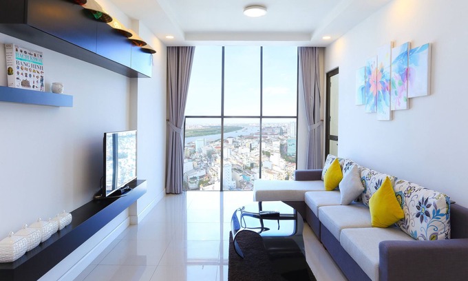 Bach Dang Riverside Apartment | Stunning 3BR Penthouse with Rooftop Pool and Gym Access