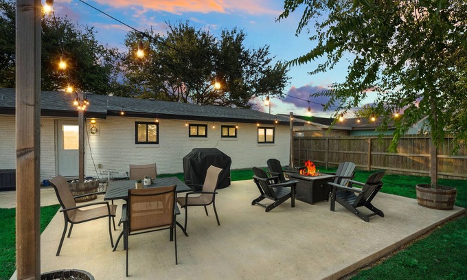 Bay Area House | Pet-Friendly Sandy Feet Retreat with King & Queen Beds Await!