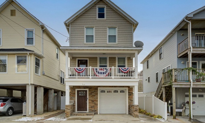 Sea Bright House | Inviting 3BR Family Shore House Steps from the Beach