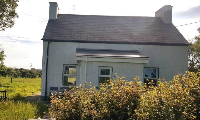 Falcarragh Cottage | Cozy 3-Bed Cottage with Ocean and Mountain Views