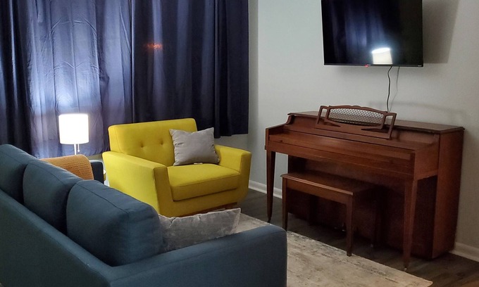 Columbus House | 3br single-story home - centrally located, quiet residential neighborhood