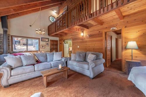 Truckee House | Cozy 3BR Tahoe Donner Cabin with Pools, Hot Tub & Trails
