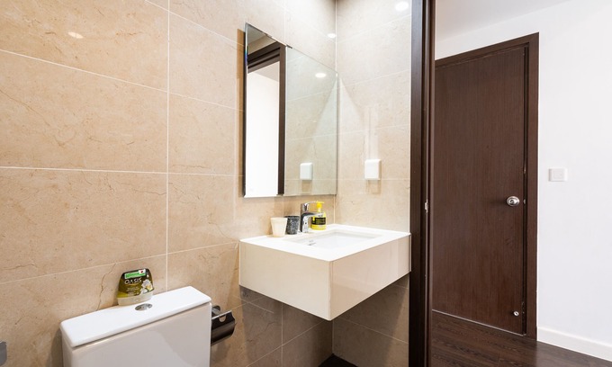 Bach Dang Riverside Apartment | Family-Friendly 3BR Apartment with Bitexco Views