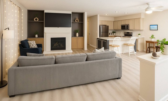 Naperville House | 3BR Townhome near Downtown Naperville River Trail Access + EV Charger