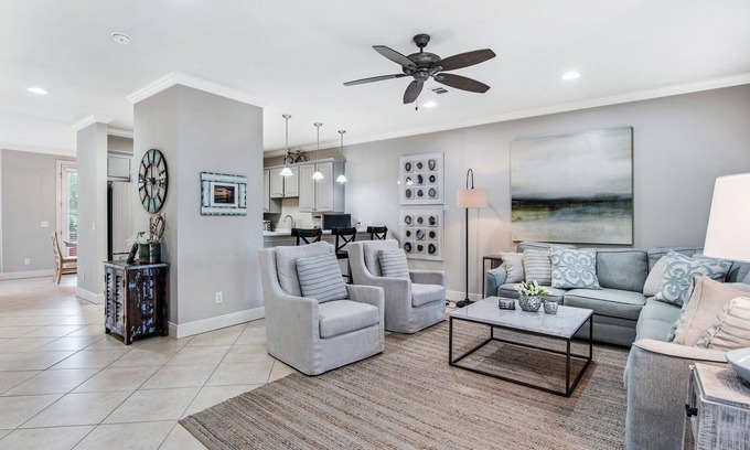 Gulf Place Condo | Gulf Place 30a: Designer Beach Townhome with Pool & Dining