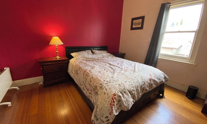 Northcote Apartment | Cozy 3BR Retreat in Vibrant Northcote with Kitchen Access