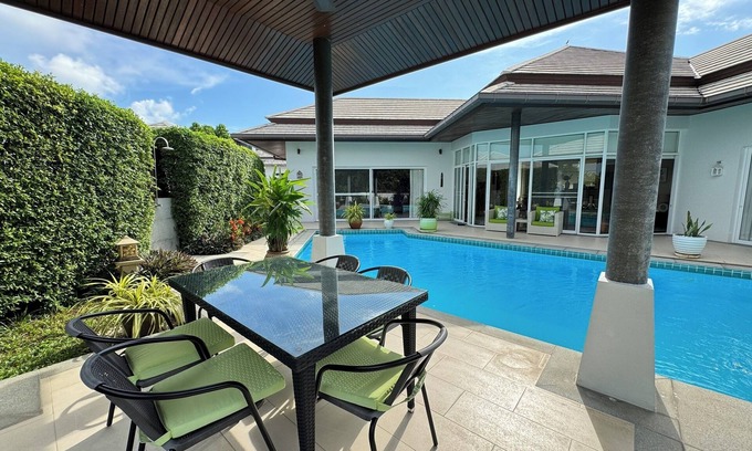 Choeng Mon Villa | Relaxing Horizon Villas with Private Pool and Kitchen