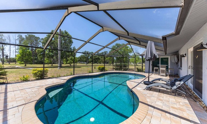 Wesley Chapel South House | 3BR Wesley Chapel Retreat with Private Pool Pet-Friendly Spacious Parking