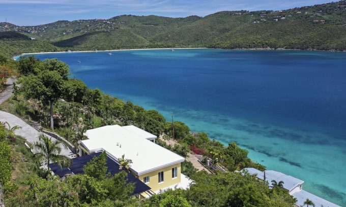 Peterborg House | Stunning 3BR Retreat with Breathtaking Views near Magen's Bay