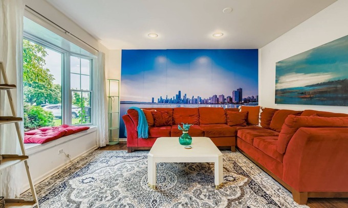Lake Zurich House | Modern 3BR House with Hot Tub & Pet-Friendly Amenities