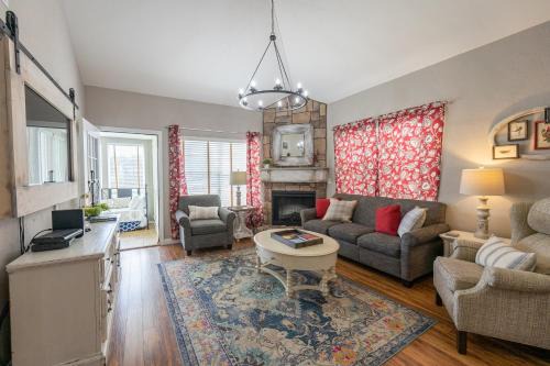 Branson House | Family-Friendly 3BR Loft Near The Strip with Free Tickets