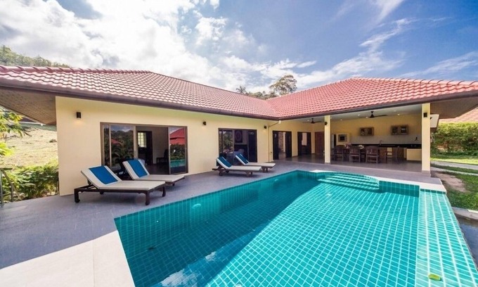 Mae Nam Villa | Stunning 3BR Zanzibar Villa - Steps from the Beach