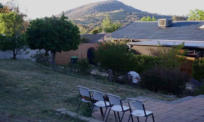 Wanniassa House | Cozy 3BR Mountain View Retreat with Privacy & Family Amenities