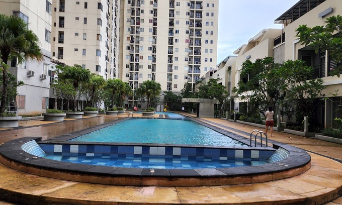 Old Jakarta Apartment | Stylish 3BR Penthouse with View, Free Netflix & Breakfast