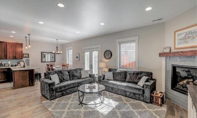 McCall House | Inviting Family Retreat with Kayak Access on Davis Ave