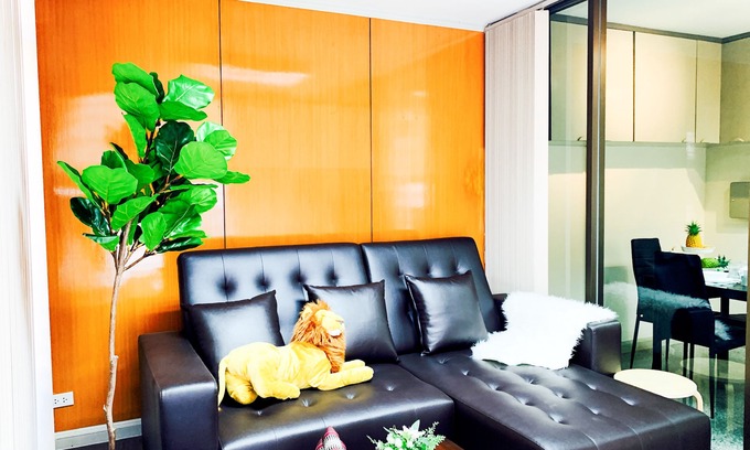 Phra Khanong Nuea House | Convenient Family Home, Steps from BTS with Breakfast