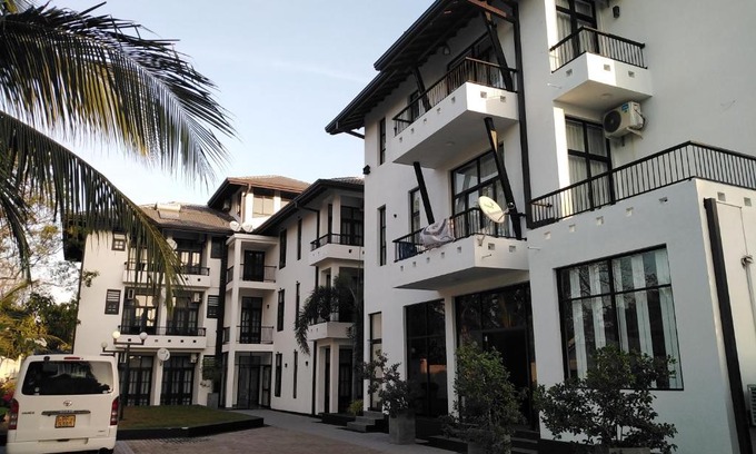 Negombo Hotel | Unwind at 3R Resort: Family-Friendly with Pool & Breakfast