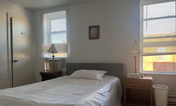 North Philadelphia West Villa | Peaceful 2-Bedroom Apartment with Kitchen & Breakfast
