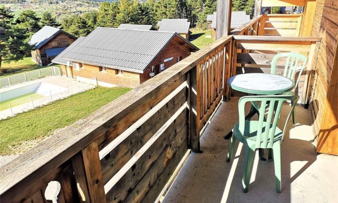 La Joue du Loup Apartment | Relaxing Retreat with Pool, Balcony & Ski Access in La Joue du Loup