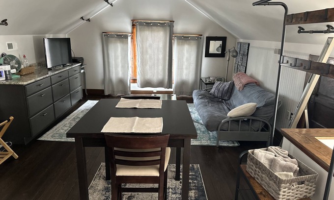 Charleston Apartment | Historic Loft Experience: Pet-Friendly with Breakfast Included