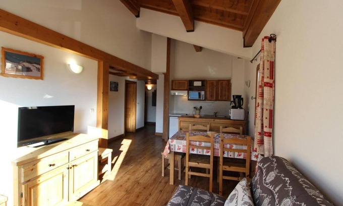 Aussois Apartment | Comfortable Balcony Room with View in Aussois Resort