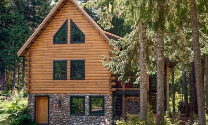 Government Camp Cabin | Book 2 Nights at Black Squirrel and Enjoy a Free Night!