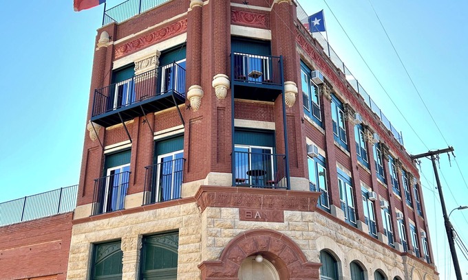 Honey Grove House | 3W Sunset View