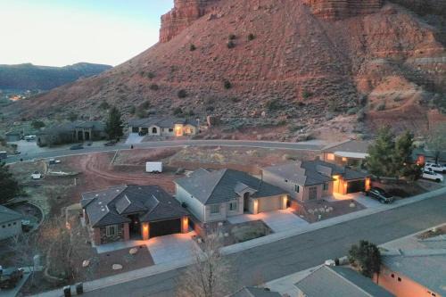 Kanab House | Pet-Friendly Retreat at 3x3 Sanctuary - Kanab, UT