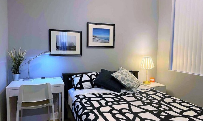 Armour Square Condo | Family-Friendly 5 Bedroom Condo Near McCormick Place