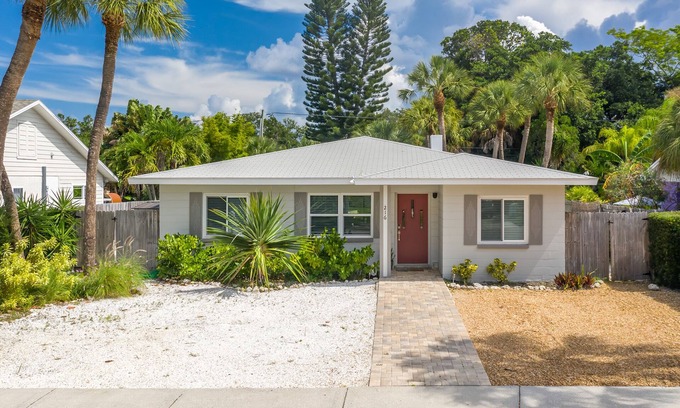 Belle Vista House | Cozy St. Pete Beach Pool Home - Steps to Ocean & Sunset