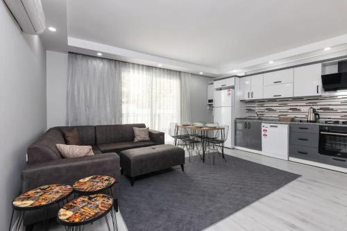 Antalya City Centre Apartment | Spacious 4-Bedroom Apartment Near Kaleiçi, Pet Friendly
