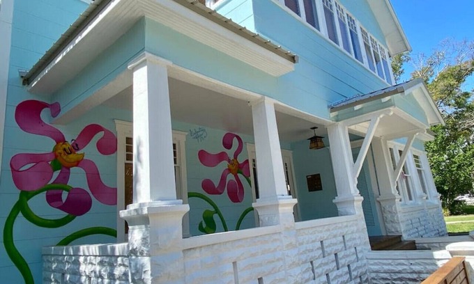 Historic Old Northeast Apartment | Downtown St. Pete Retreat #4 - Pet Friendly & Family Ready