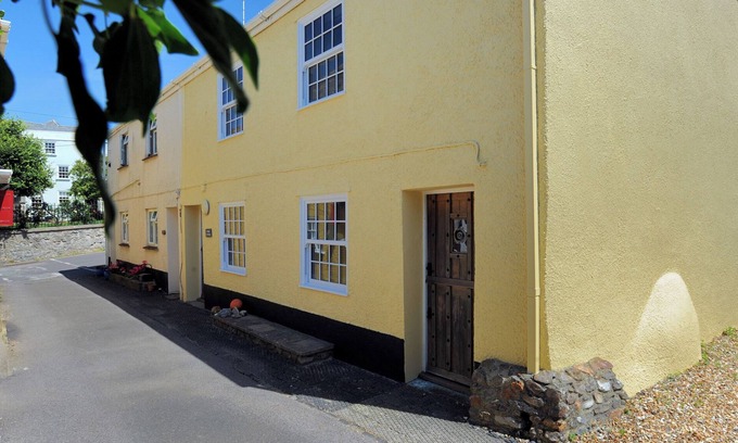 Lyme Regis Cottage | Pet-Friendly Retreat at 4/5 Georges Square in Lyme Regis