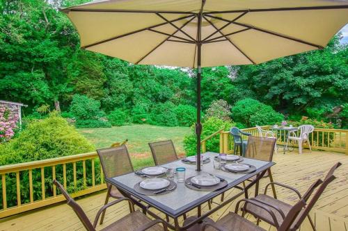 East Orleans House | Pet Friendly Retreat: Steps from Mill Pond & Nauset Beach