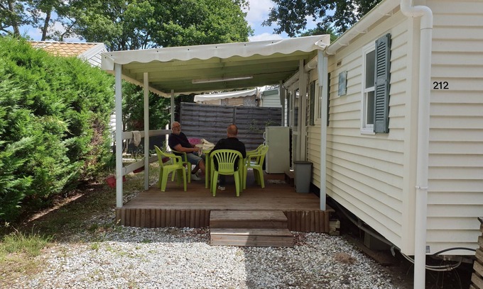 Saint-Paul-les-Dax House | Family-Friendly Mobile Home on Cozy Campsite Plot