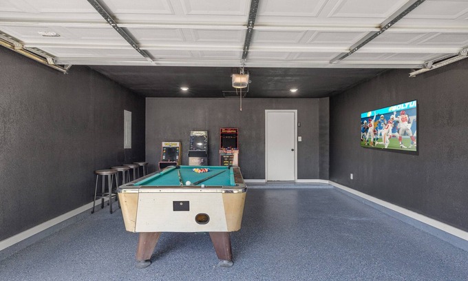 Wellborn House | 4.8 miles to Kyle Field, with game room!