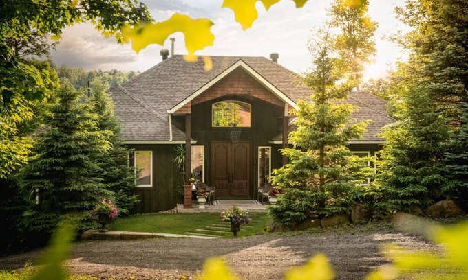McKellar Cottage | Family-Focused Retreat with Lake View and Kitchen Access!