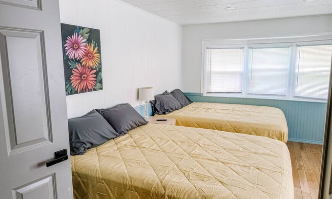 West Newton House | Family-Friendly 4-Bedroom Retreat Near Downtown with Views